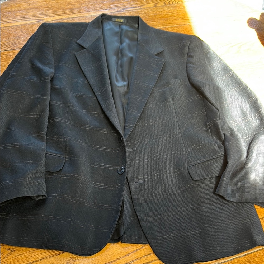 Vintage Men’s plaid blazer/sports coat.  Good condition. Lightweight. Size 46L